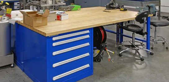 浦豐柜業幫助中國重汽動力公司設計鉗工工作臺